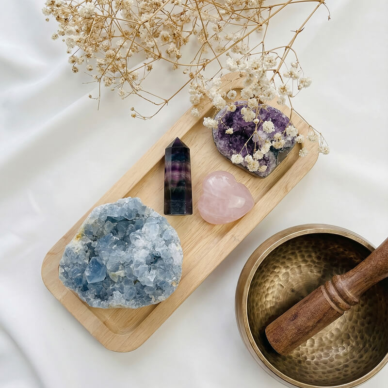 Натуральные камни и поющая чаша